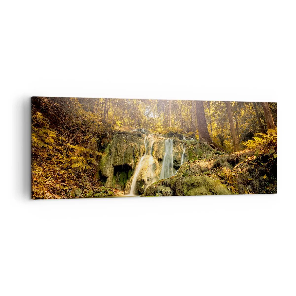 Impression sur toile - Image sur toile - Une cascade forestière sous les rayons du soleil, entourée de verdure - 140x50cm - Cascade de forêt en vert - Décoration murale moderne pour le salon et la chambre ARTTOR