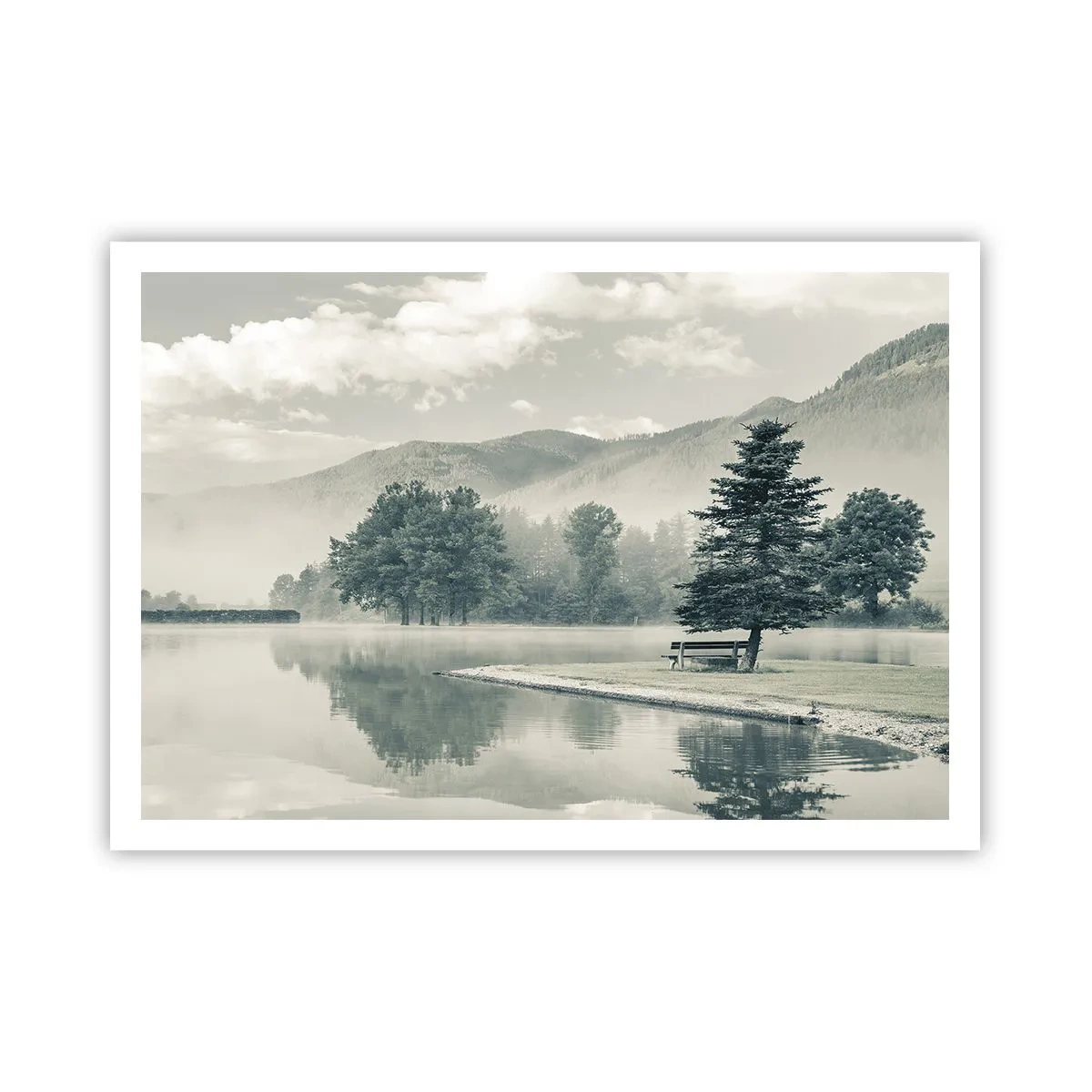 Affiche - Poster - Un lac pittoresque avec un banc et du brouillard en arrière-plan - 100x70cm - Le lac dort encore - Décoration murale moderne pour le salon et la chambre ARTTOR