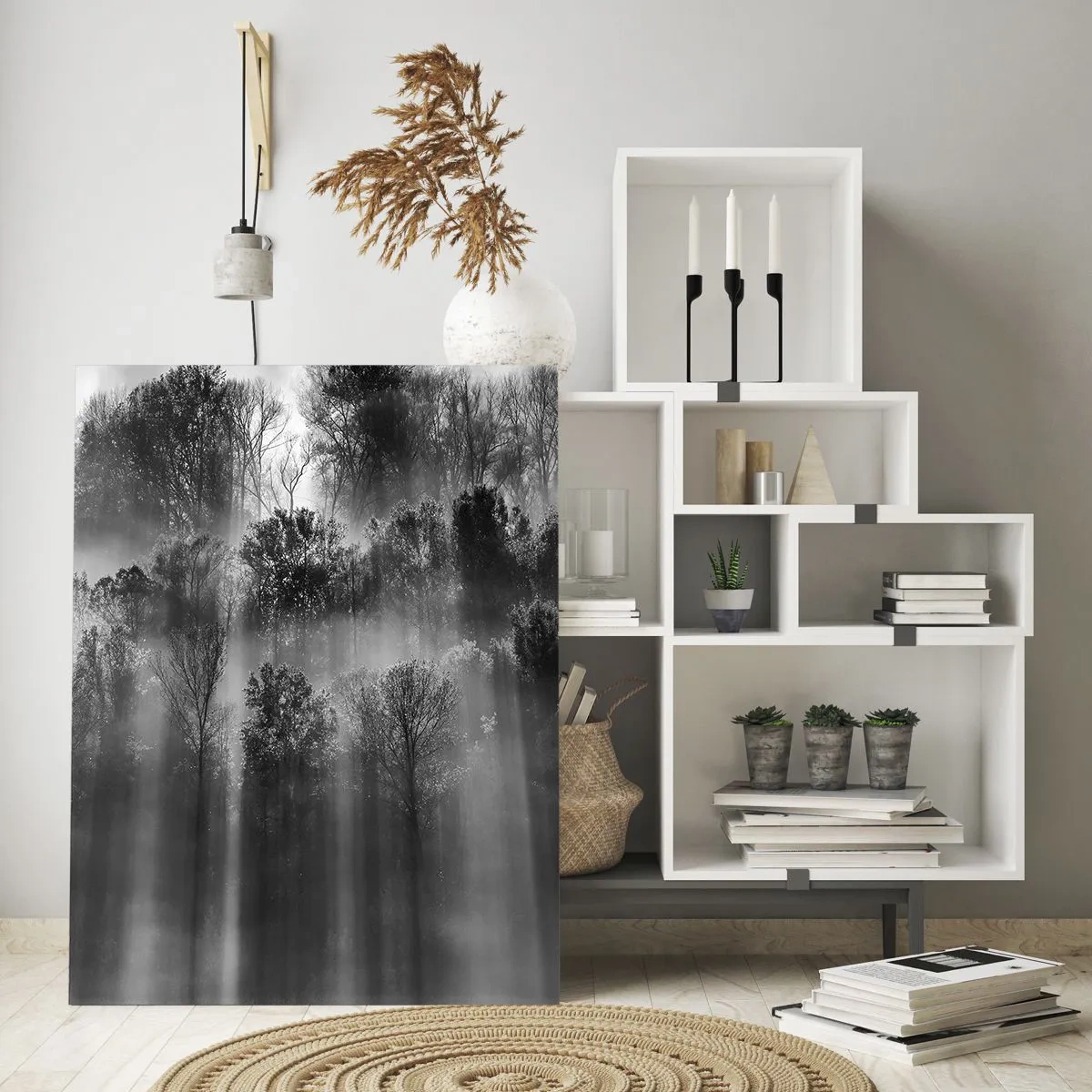 Impression sur verre - Image sur verre - Des rayons de lumière noirs et blancs pénètrent la forêt - 50x70cm - Dans les flots de lumière - Décoration murale moderne pour le salon et la chambre ARTTOR