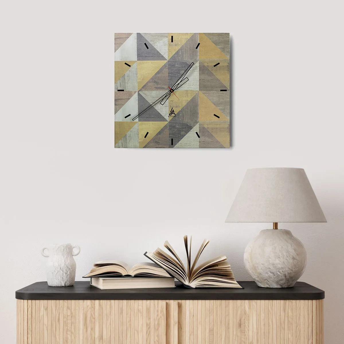 Horloge murale - Pendule murale - Composition géométrique de triangles aux tons terreux - 30x30cm - Suivant l'angle du triangle - Décoration murale moderne pour le salon et la chambre ARTTOR