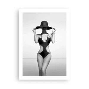 Affiche - Poster - Photographie en noir et blanc d'une femme portant un chapeau et un maillot de bain - 50x70cm - Mon prénom? Élégance - Décoration murale moderne pour le salon et la chambre ARTTOR