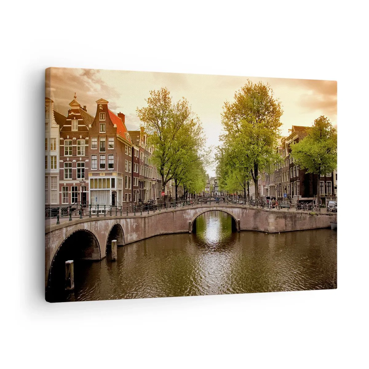 Impression sur toile - Image sur toile - Un canal à Amsterdam entouré d'immeubles historiques - 70x50cm - En bateau ou à vélo ? - Décoration murale moderne pour le salon et la chambre ARTTOR