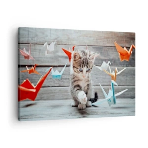 Impression sur toile - Image sur toile - Un chaton jouant avec des grues en papier origami suspendues. - 70x50cm - Première leçon - Décoration murale moderne pour le salon et la chambre ARTTOR