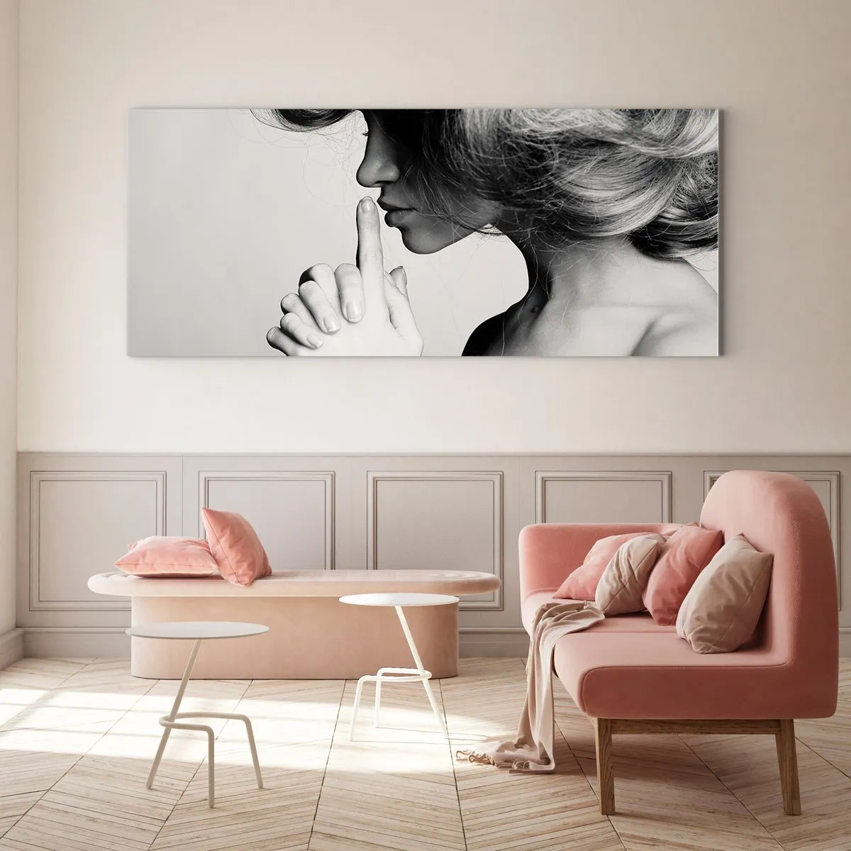 Impression sur verre - Image sur verre - Profil noir et blanc d'une femme faisant un geste de silence - 140x50cm - A l'écoute d'elle-même - Décoration murale moderne pour le salon et la chambre ARTTOR
