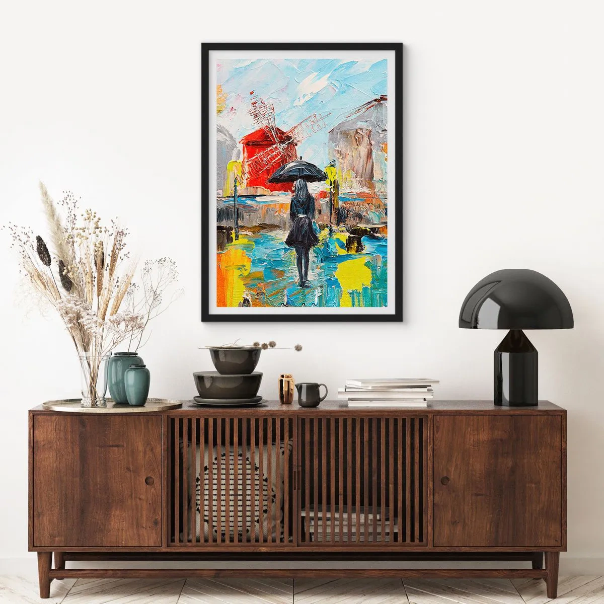 Affiche dans un cadre noir - Poster - Une femme avec un parapluie sur fond de ville sous la pluie - 50x70cm - Légende parisienne - Décoration murale moderne pour le salon et la chambre ARTTOR