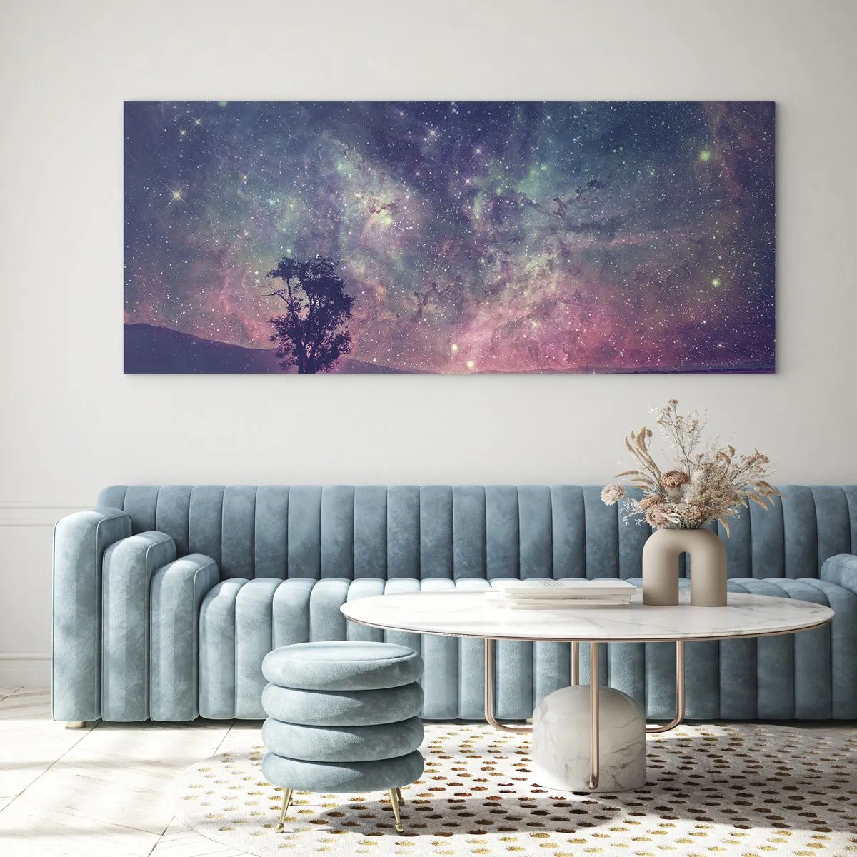Impression sur verre - Image sur verre - Un arbre contre un ciel étoilé aux couleurs violettes et bleues - 160x50cm - Sous un ciel magique - Décoration murale moderne pour le salon et la chambre ARTTOR