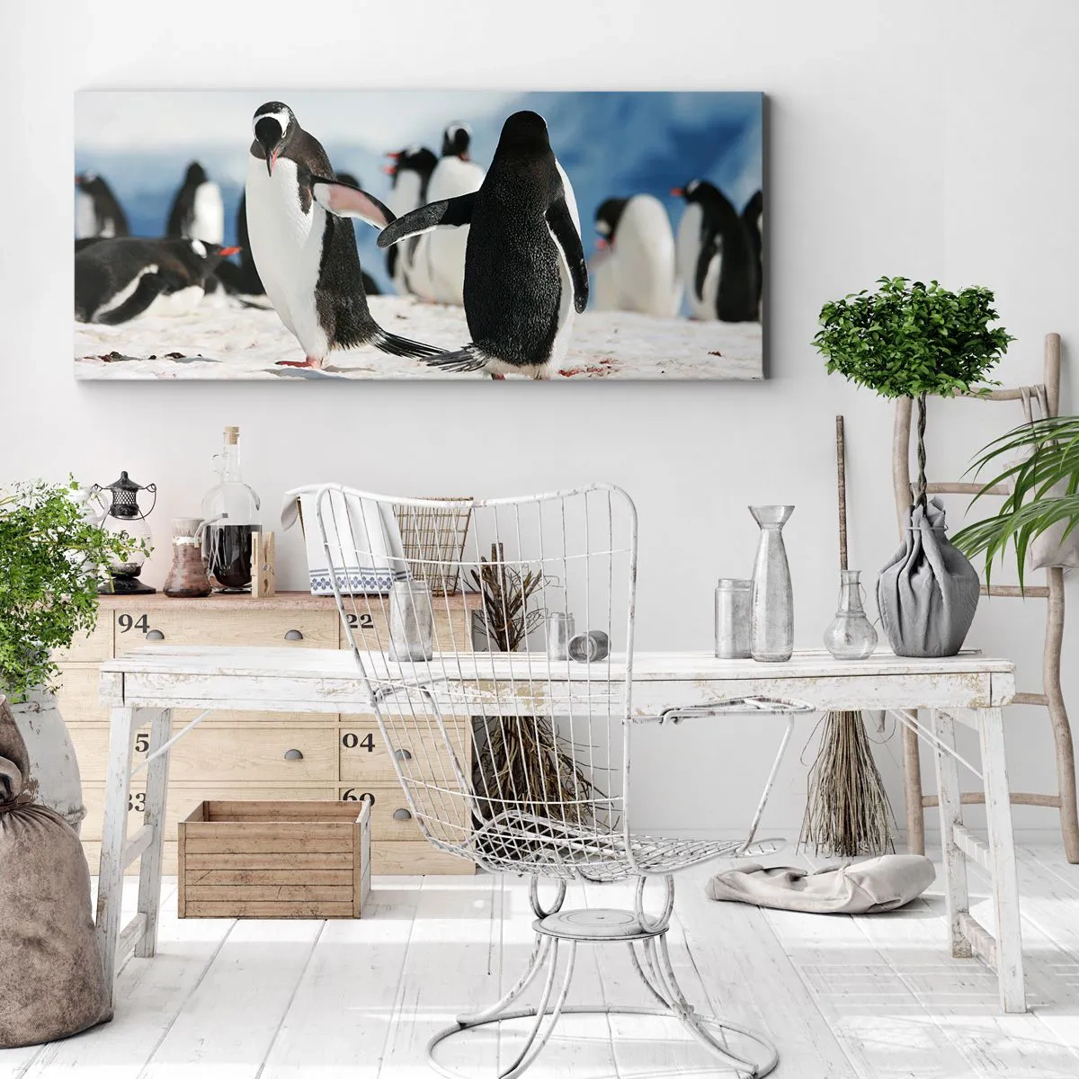 Impression sur toile - Image sur toile - Un groupe de pingouins dans la neige dans un paysage antarctique - 140x50cm - Danser dans la neige - Décoration murale moderne pour le salon et la chambre ARTTOR