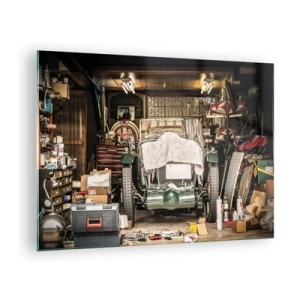 Impression sur verre - Image sur verre - Garage vintage avec une voiture recouverte d'un tissu, entourée d'outils et de boîtes - 70x50cm - Retour vers le passé - Décoration murale moderne pour le salon et la chambre ARTTOR