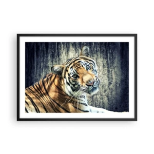 Affiche dans un cadre noir - Poster - Un tigre couché contre un mur à la texture rugueuse - 70x50cm - Portrait dans les flots de lumière - Décoration murale moderne pour le salon et la chambre ARTTOR
