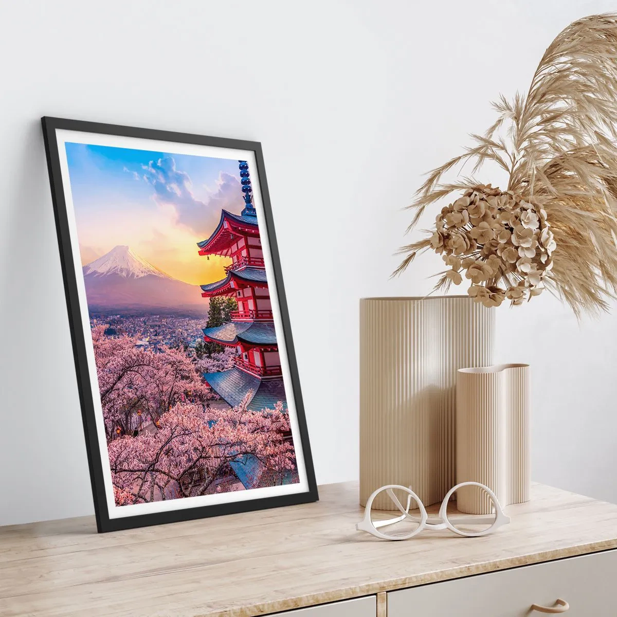 Affiche dans un cadre noir - Poster - Une pagode surplombant le mont Fuji entourée de cerisiers en fleurs au coucher du soleil - 50x70cm - Essence d'âme japonnaise - Décoration murale moderne pour le salon et la chambre ARTTOR