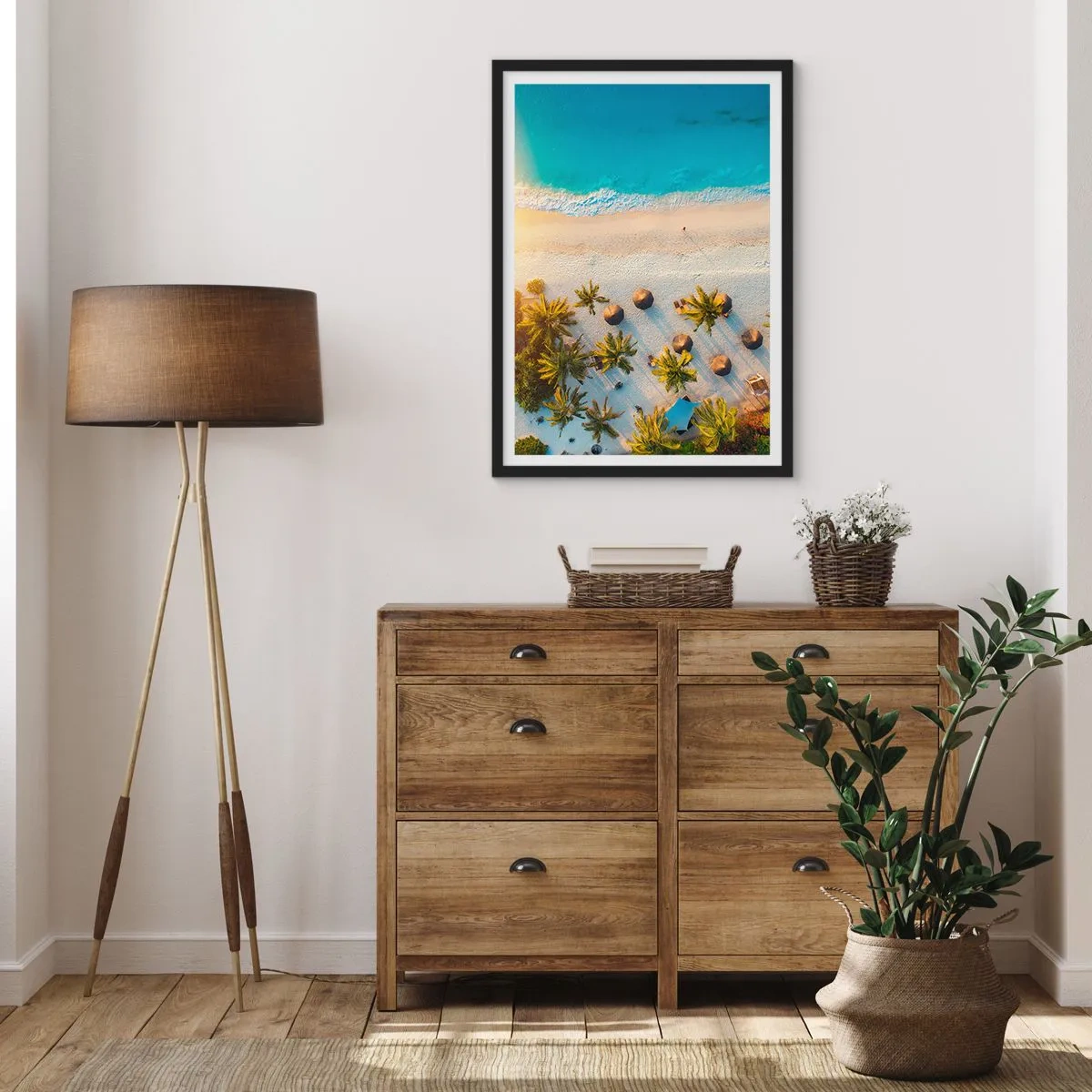 Affiche dans un cadre noir - Poster - Vue aérienne d'une plage paradisiaque avec palmiers et eau turquoise - 50x70cm - Bienvenue au paradis - Décoration murale moderne pour le salon et la chambre ARTTOR
