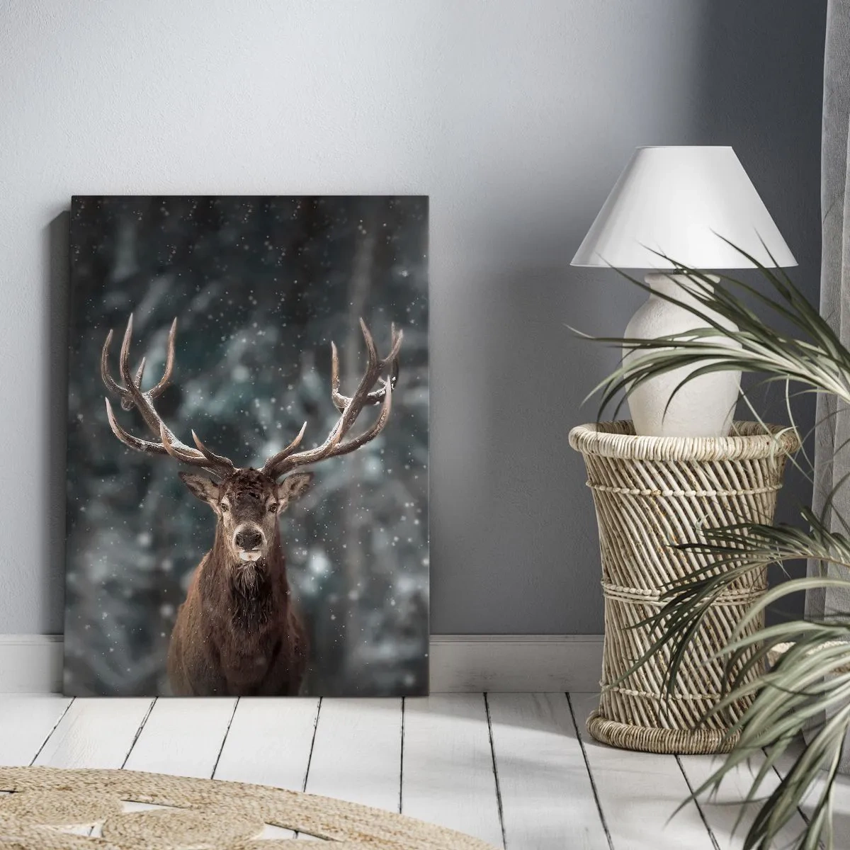 Impression sur toile - Image sur toile - Cerf dans une forêt d'hiver avec de la neige qui tombe - 50x70cm - Roi de la forêt couronné - Décoration murale moderne pour le salon et la chambre ARTTOR