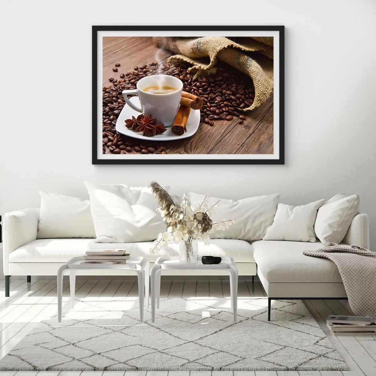 Affiche dans un cadre noir - Poster - Une tasse de café à la cannelle et à l'anis sur un fond de grains de café - 70x50cm - Saveur et arôme épicés - Décoration murale moderne pour le salon et la chambre ARTTOR