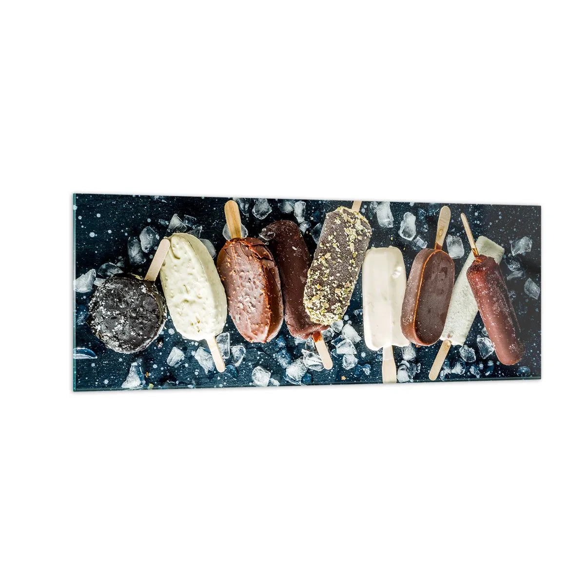 Impression sur verre - Image sur verre - Des glaces colorées disposées sur de la glace avec un fond sombre - 140x50cm - Le goût de l'été chaud - Décoration murale moderne pour le salon et la chambre ARTTOR