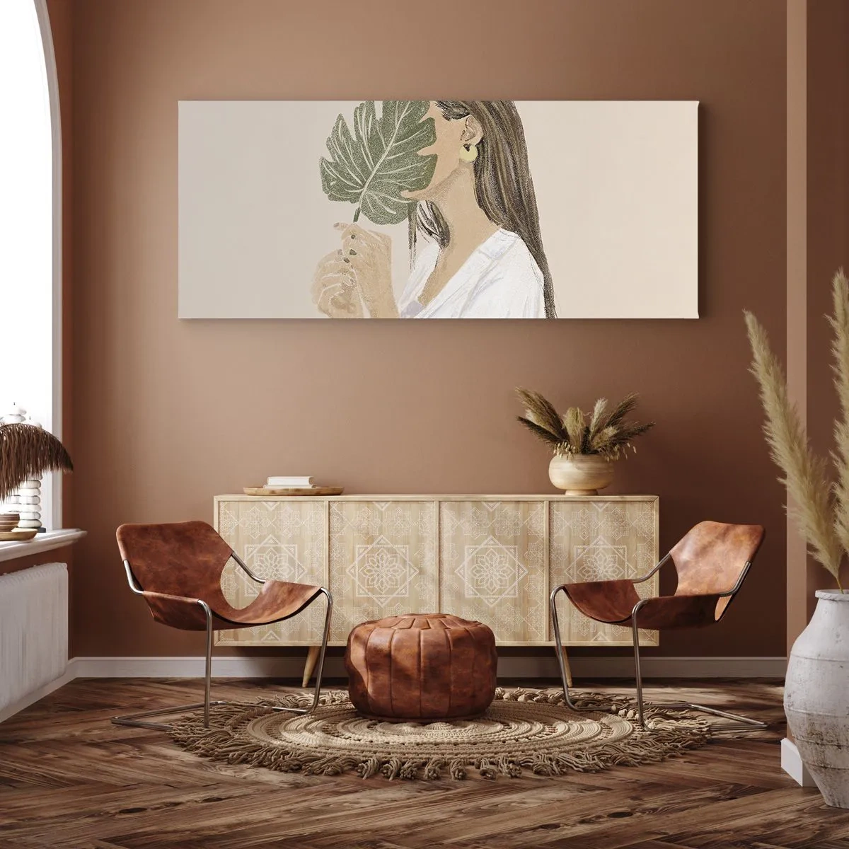 Impression sur toile - Image sur toile - Portrait d'une femme avec une feuille de monstera sur fond beige - 120x50cm - Portrait mystérieux avec un éventail - Décoration murale moderne pour le salon et la chambre ARTTOR
