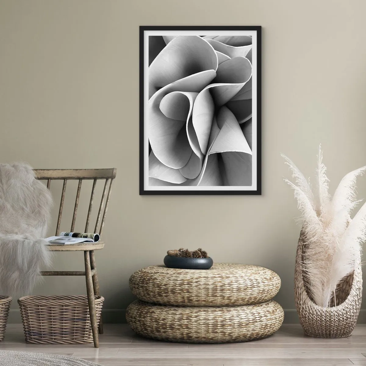 Affiche dans un cadre noir - Poster - Pétales abstraits dans des tons de gris - 50x70cm - Il s'en passe dans l'espace - Décoration murale moderne pour le salon et la chambre ARTTOR