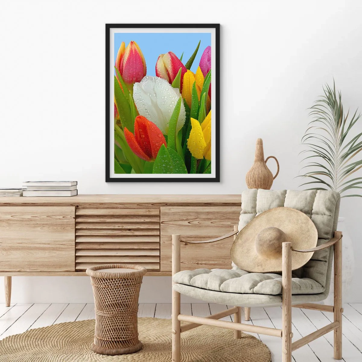 Affiche dans un cadre noir - Poster - Tulipes colorées avec des gouttes de rosée sur leurs pétales - 50x70cm - Un arc-en-ciel fleuri en gouttes de rosée - Décoration murale moderne pour le salon et la chambre ARTTOR