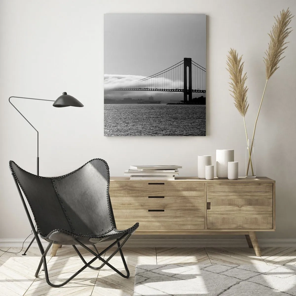 Impression sur verre - Image sur verre - Un pont en noir et blanc avec du brouillard sur l'eau - 50x70cm - Naviguez à travers les Portes des Étoiles - Décoration murale moderne pour le salon et la chambre ARTTOR