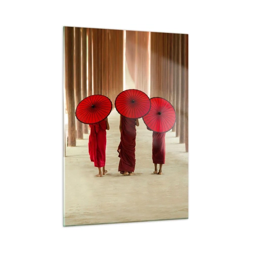Impression sur verre - Image sur verre - Moines avec des parapluies rouges marchant le long d'un couloir en bois - 50x70cm - Sur la route du pays pure - Décoration murale moderne pour le salon et la chambre ARTTOR