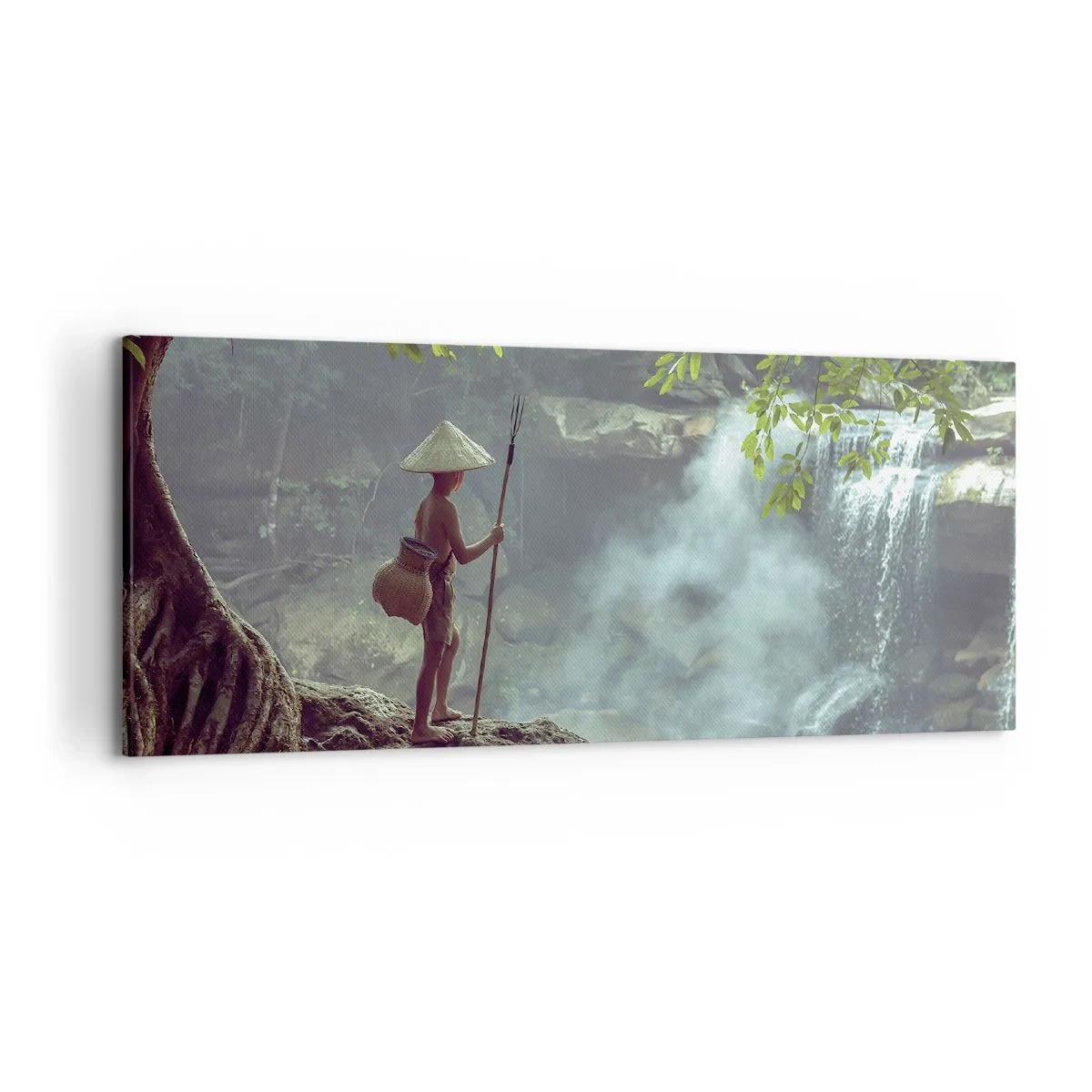 Impression sur toile - Image sur toile - Une figure avec une lance près d'une cascade dans une forêt tropicale - 120x50cm - Lier d'amitié avec la nature - Décoration murale moderne pour le salon et la chambre ARTTOR