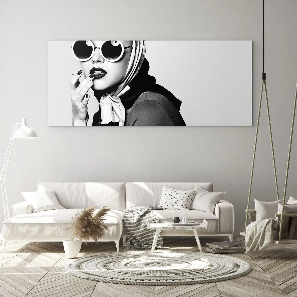 Impression sur verre - Image sur verre - Portrait en noir et blanc d'une femme portant des lunettes et un foulard - 140x50cm - Salutations des années 60 - Décoration murale moderne pour le salon et la chambre ARTTOR