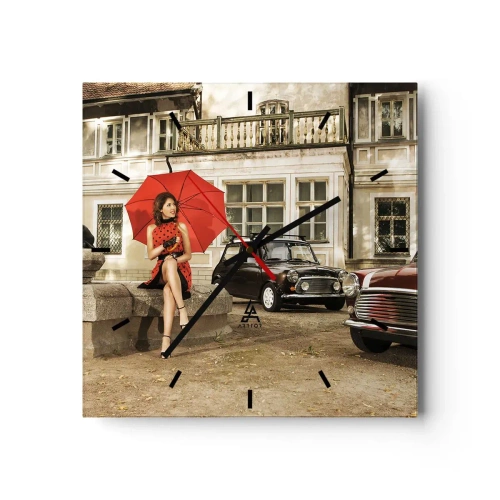Horloge murale - Pendule murale - Femme avec un parapluie rouge par des voitures classiques - 30x30cm - Un mini-voyage sentimental - Décoration murale moderne pour le salon et la chambre ARTTOR