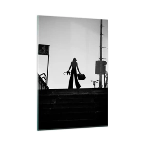 Impression sur verre - Image sur verre - Une figure de femme dans les escaliers en noir et blanc avec une atmosphère dynamique - 80x120cm - Pèlerinage urbain - Décoration murale moderne pour le salon et la chambre ARTTOR