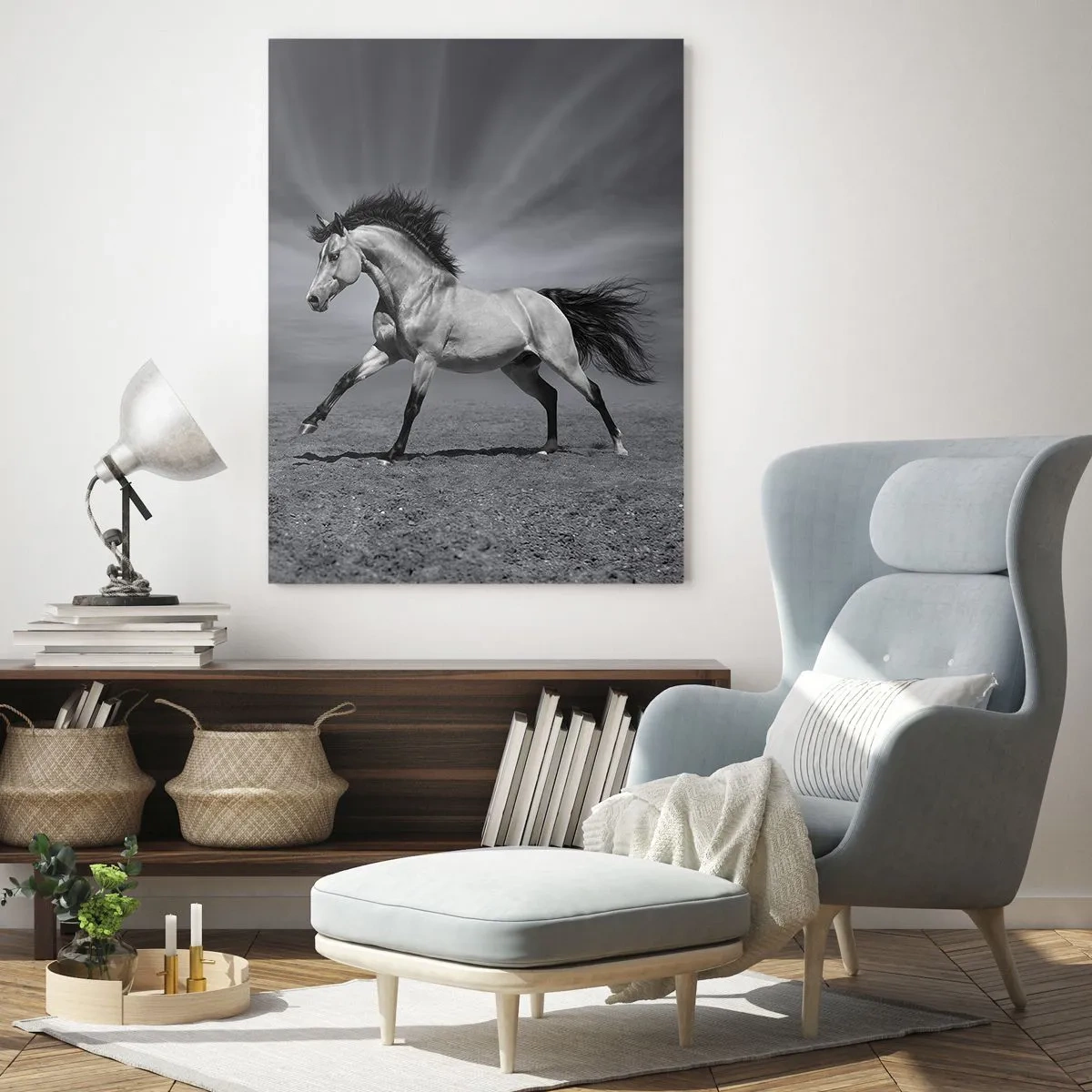 Impression sur verre - Image sur verre - Un cheval noir et blanc dans une pose dynamique dans le désert. - 80x120cm - Né pour séduire - Décoration murale moderne pour le salon et la chambre ARTTOR