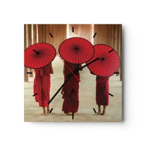 Horloge murale - Pendule murale - Trois moines avec des parapluies rouges dans l'architecture traditionnelle - 30x30cm - Sur la route du pays pure - Décoration murale moderne pour le salon et la chambre ARTTOR