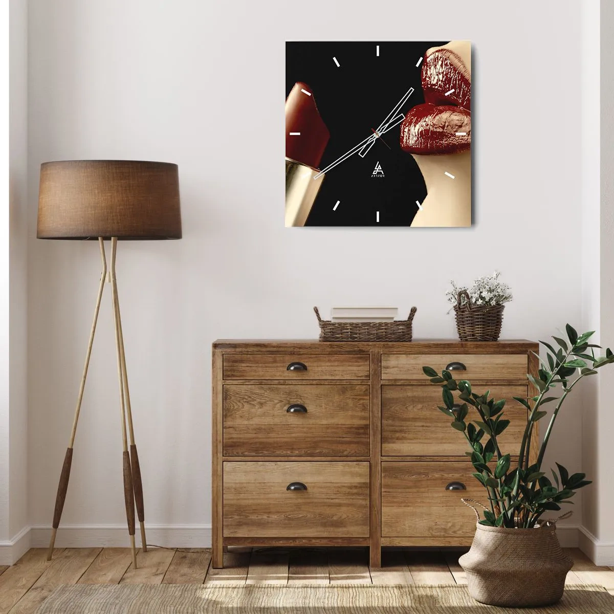 Horloge murale - Pendule murale - Lèvres rouges et rouge à lèvres sur fond noir - 30x30cm - Sensualité et brillance du carmin - Décoration murale moderne pour le salon et la chambre ARTTOR