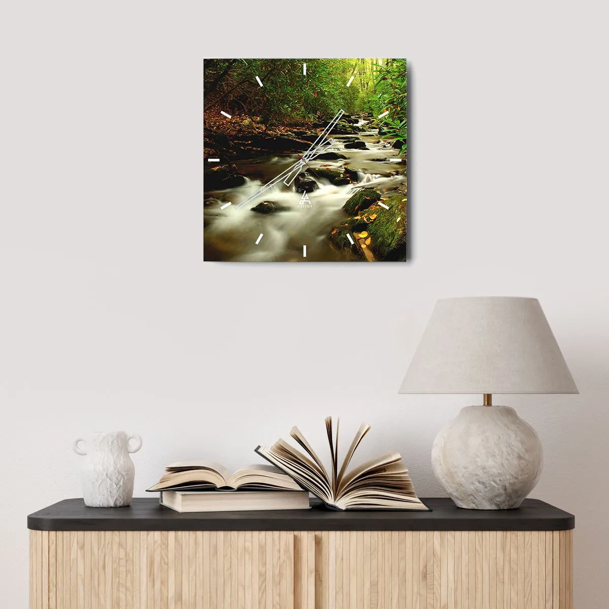 Horloge murale - Pendule murale - Un ruisseau forestier coulant entre des pierres entourées de verdure - 30x30cm - Comme de l'argent liquide - Décoration murale moderne pour le salon et la chambre ARTTOR