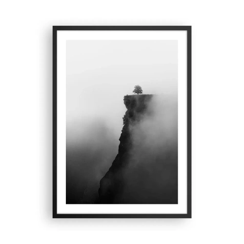 Affiche dans un cadre noir - Poster - Un arbre solitaire au bord d'une falaise entouré de brouillard - 50x70cm - Au bord du monde - Décoration murale moderne pour le salon et la chambre ARTTOR
