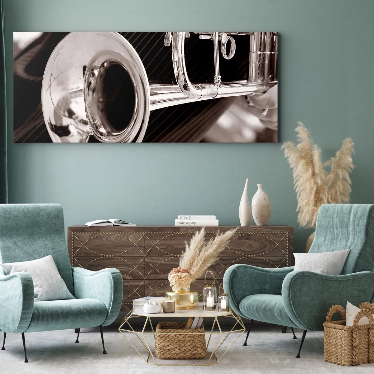 Impression sur toile - Image sur toile - Gros plan d'une trompette argentée sur un fond de tissu élégant. - 160x50cm - Voyage musical vers les années 30 - Décoration murale moderne pour le salon et la chambre ARTTOR