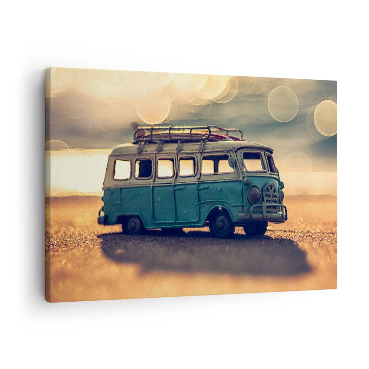 Impression sur toile - Image sur toile - Bus rétro contre une lumière floue - 70x50cm - La fin des idoles : argent et travail - Décoration murale moderne pour le salon et la chambre ARTTOR