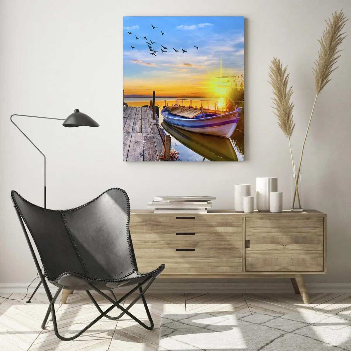 Impression sur verre - Image sur verre - Jetée en bois sur un lac avec un bateau au lever du soleil - 50x70cm - Au revoir, à demain - Décoration murale moderne pour le salon et la chambre ARTTOR