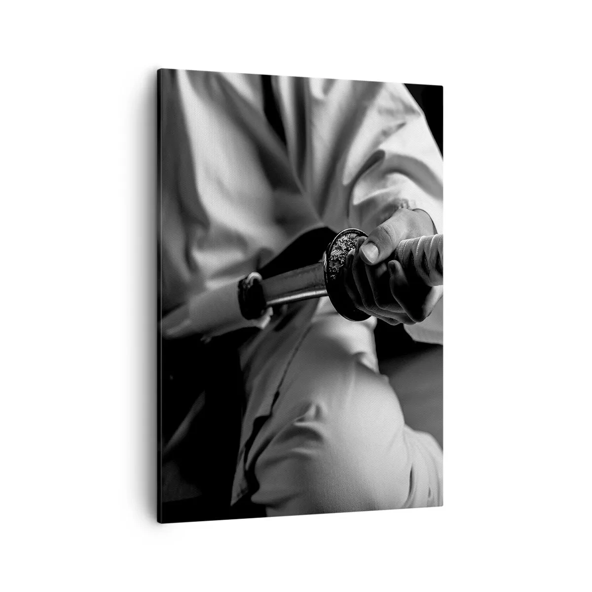 Impression sur toile - Image sur toile - Un samouraï en kimono tenant un katana en noir et blanc. - 50x70cm - Âme de guerrier - Décoration murale moderne pour le salon et la chambre ARTTOR