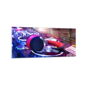 Impression sur verre - Image sur verre - Casque DJ sur une console éclairée par des projecteurs lors d'une fête - 120x50cm - Il va s'en passer des choses - Décoration murale moderne pour le salon et la chambre ARTTOR
