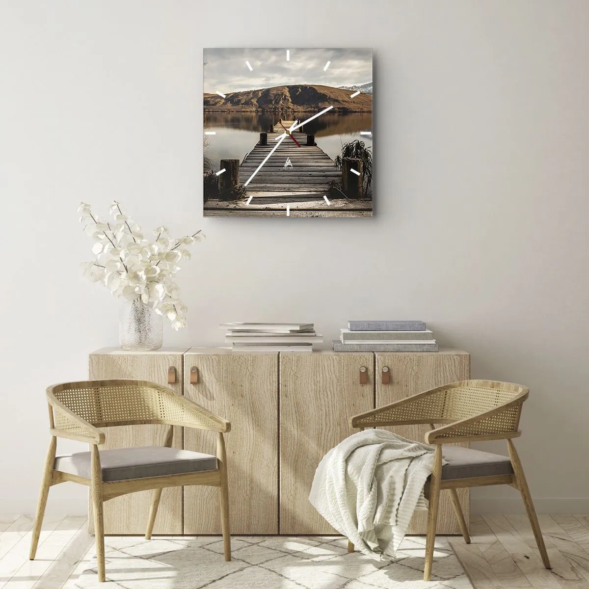 Horloge murale - Pendule murale - Une jetée en bois sur un lac entouré de collines pittoresques - 30x30cm - Paysage silencieux - Décoration murale moderne pour le salon et la chambre ARTTOR
