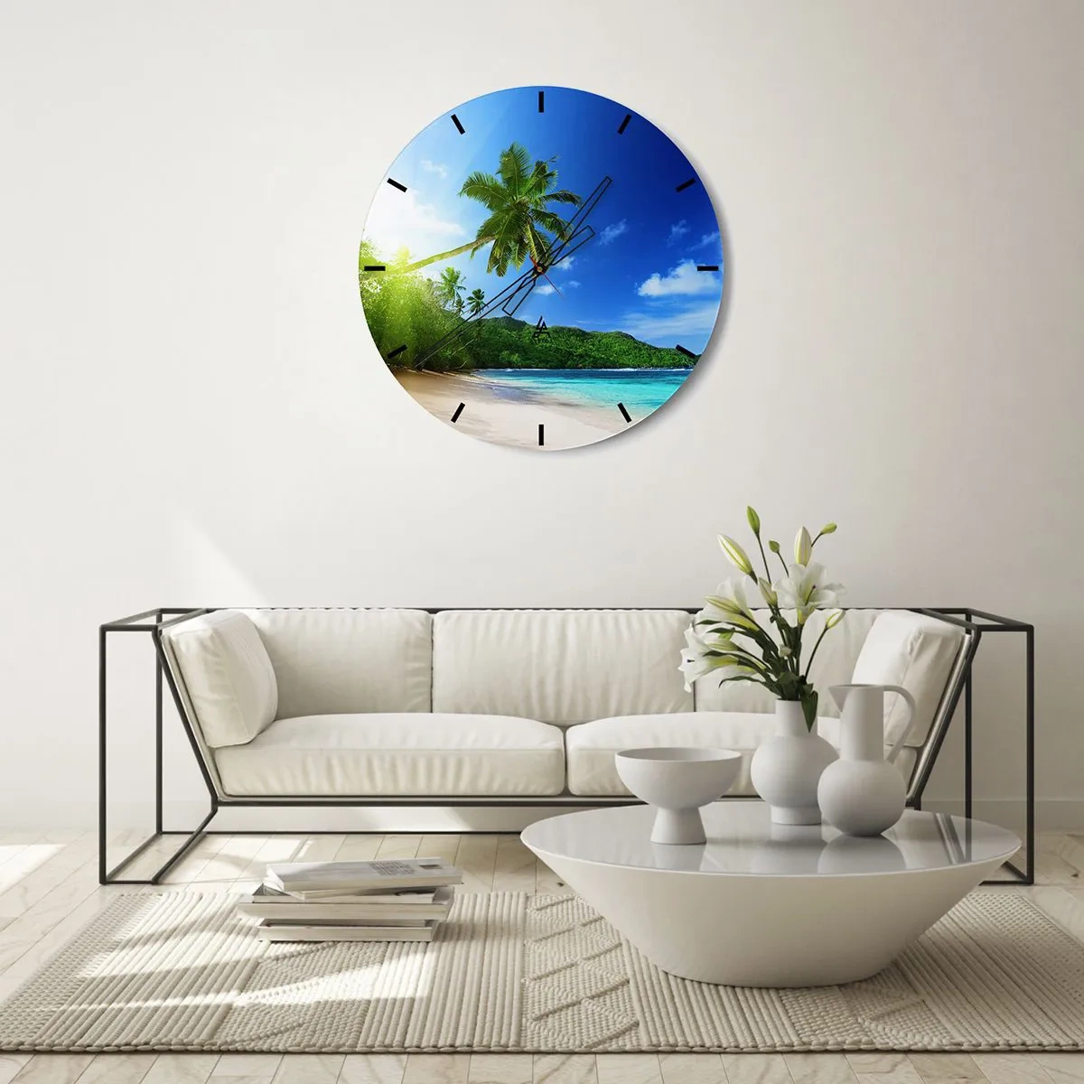 Horloge murale - Pendule murale - Une plage avec des palmiers et une mer turquoise sous un ciel bleu - 30x30cm - La douceur des tropiques - Décoration murale moderne pour le salon, la cuisine et la chambre ARTTOR