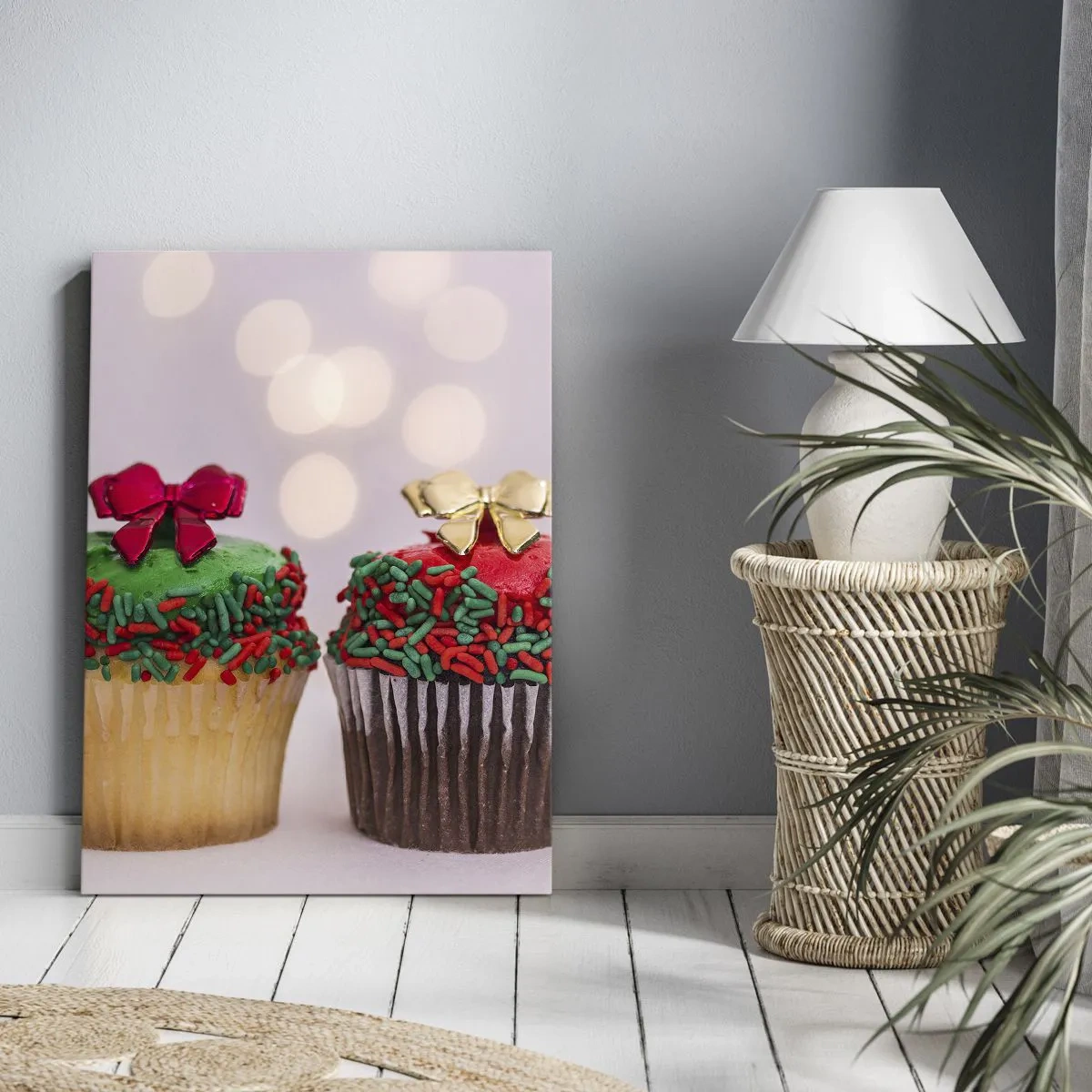 Impression sur toile - Image sur toile - Cupcakes de Noël avec des paillettes et des nœuds colorés - 80x120cm - Une sucrerie après la cocarde - Décoration murale moderne pour le salon et la chambre ARTTOR