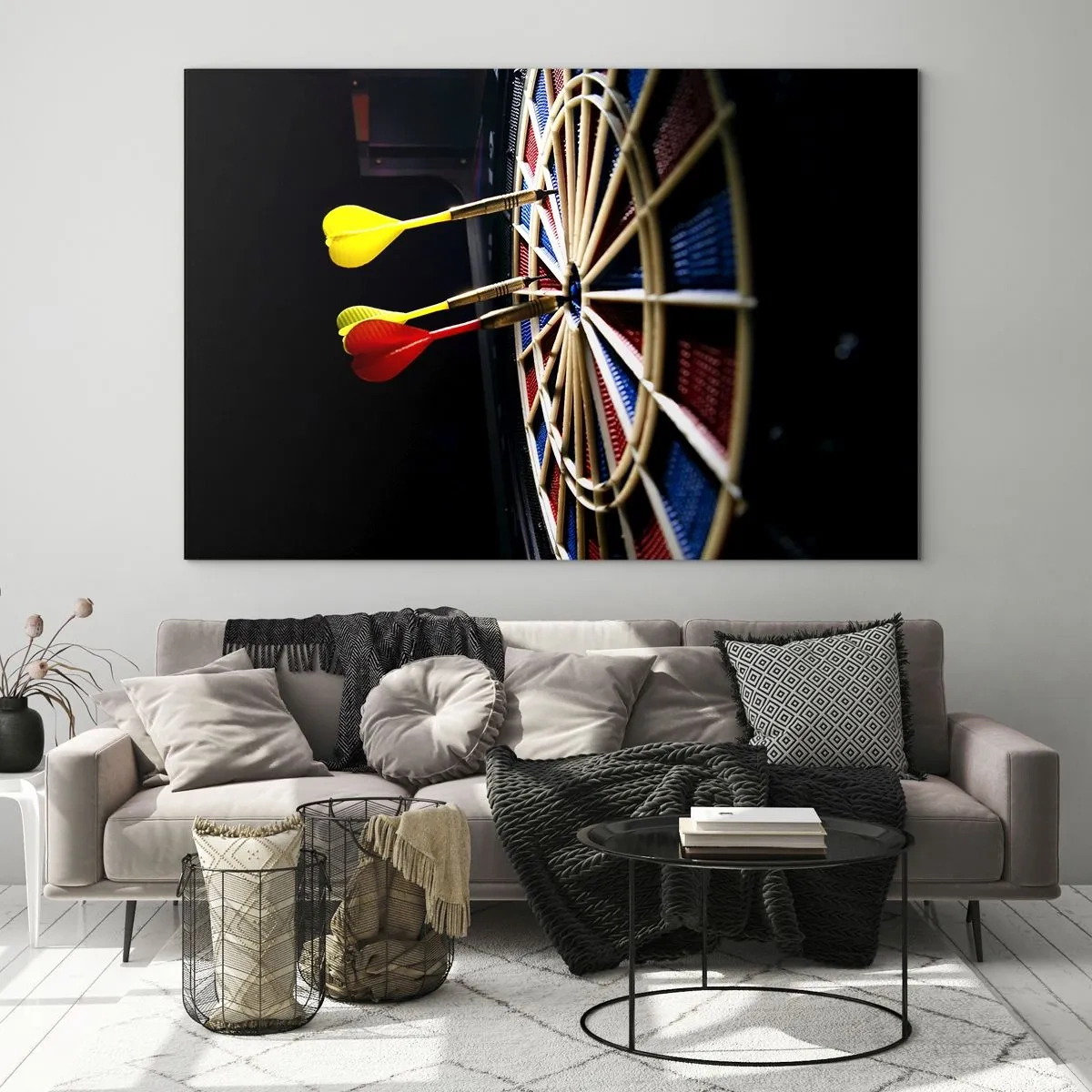 Impression sur verre - Image sur verre - Des fléchettes frappant une cible dans un environnement sombre - 120x80cm - Droit au but - Décoration murale moderne pour le salon et la chambre ARTTOR