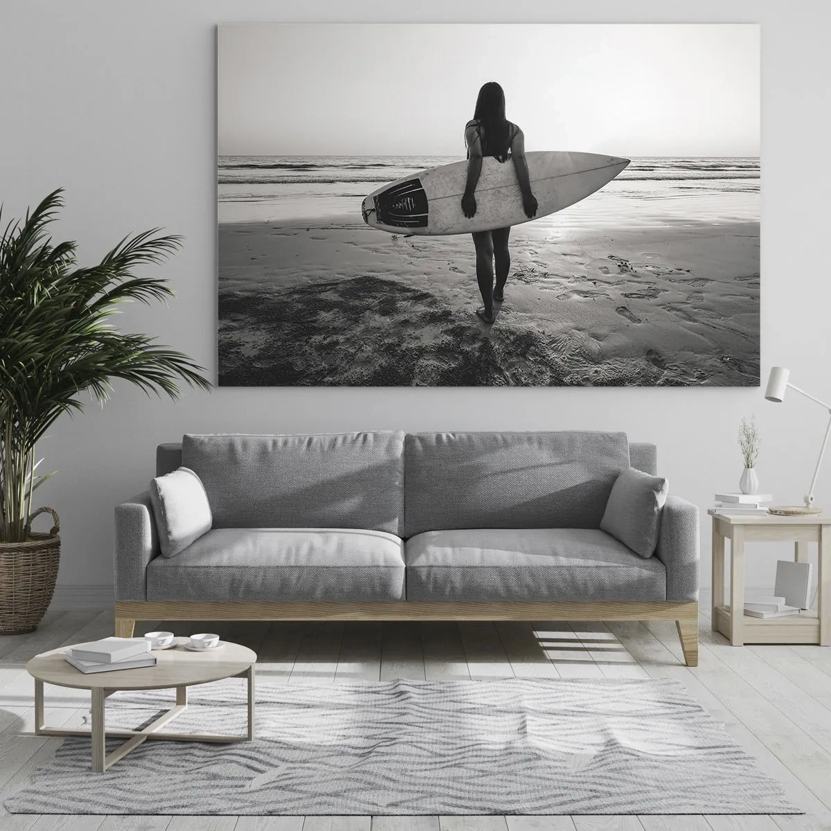 Impression sur verre - Image sur verre - Femme avec une planche de surf sur la plage au lever du soleil - 120x80cm - Fille des vagues de la mer - Décoration murale moderne pour le salon et la chambre ARTTOR