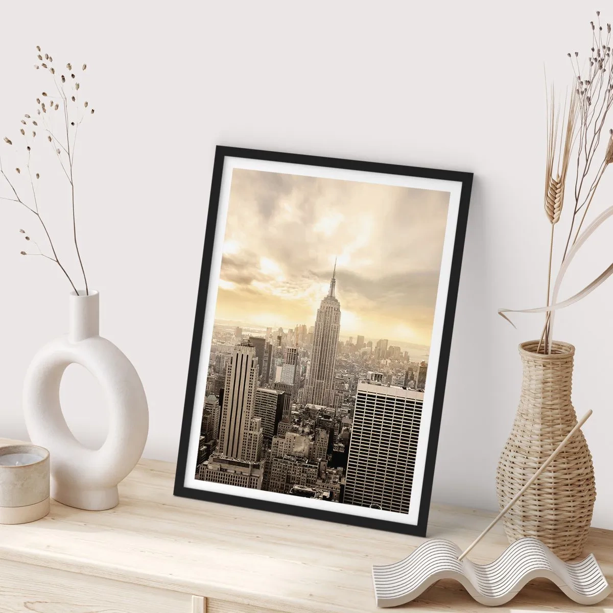 Affiche dans un cadre noir - Poster - Panorama de la ville de New York avec l'Empire State Building - 50x70cm - New York tissé de gris - Décoration murale moderne pour le salon et la chambre ARTTOR