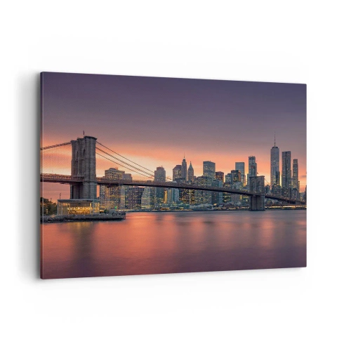 Impression sur toile - Image sur toile - Panorama nocturne de la ville avec un pont et un ciel illuminé - 100x70cm - Immergé dans le silence lilas - Décoration murale moderne pour le salon et la chambre ARTTOR