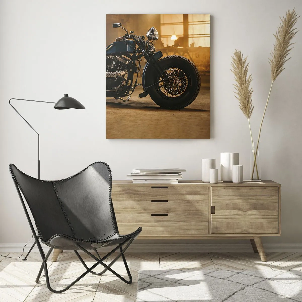 Impression sur verre - Image sur verre - Prise de vue atmosphérique d'une moto classique dans un garage - 50x70cm - Je peux tout - Décoration murale moderne pour le salon et la chambre ARTTOR