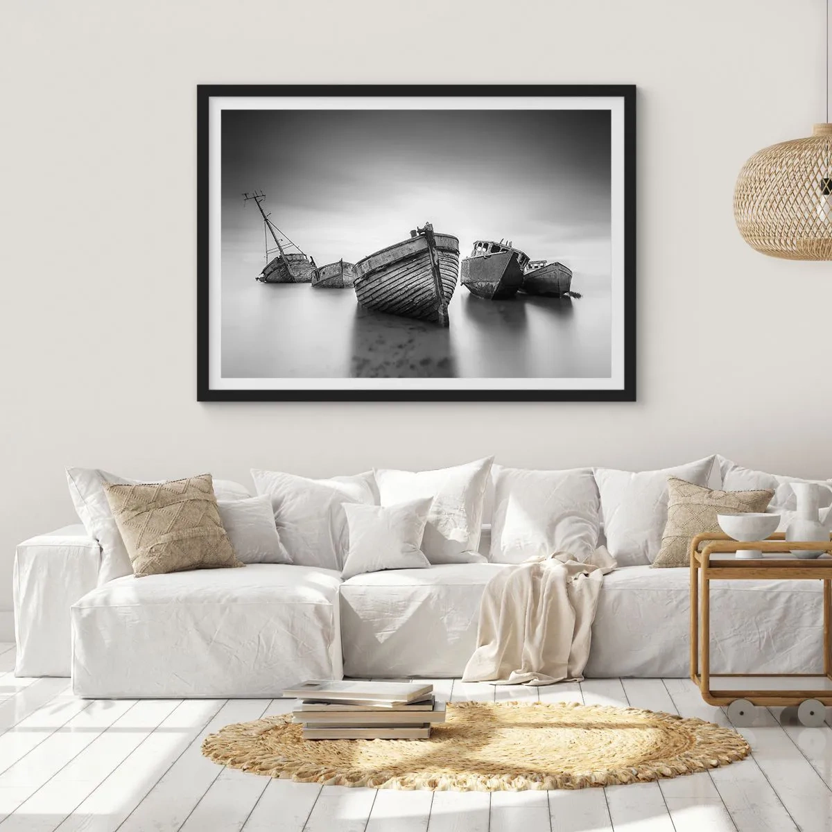 Affiche dans un cadre noir - Poster - Bateaux abandonnés sur une eau calme - 70x50cm - Cùest déjà un souvenir... - Décoration murale moderne pour le salon et la chambre ARTTOR