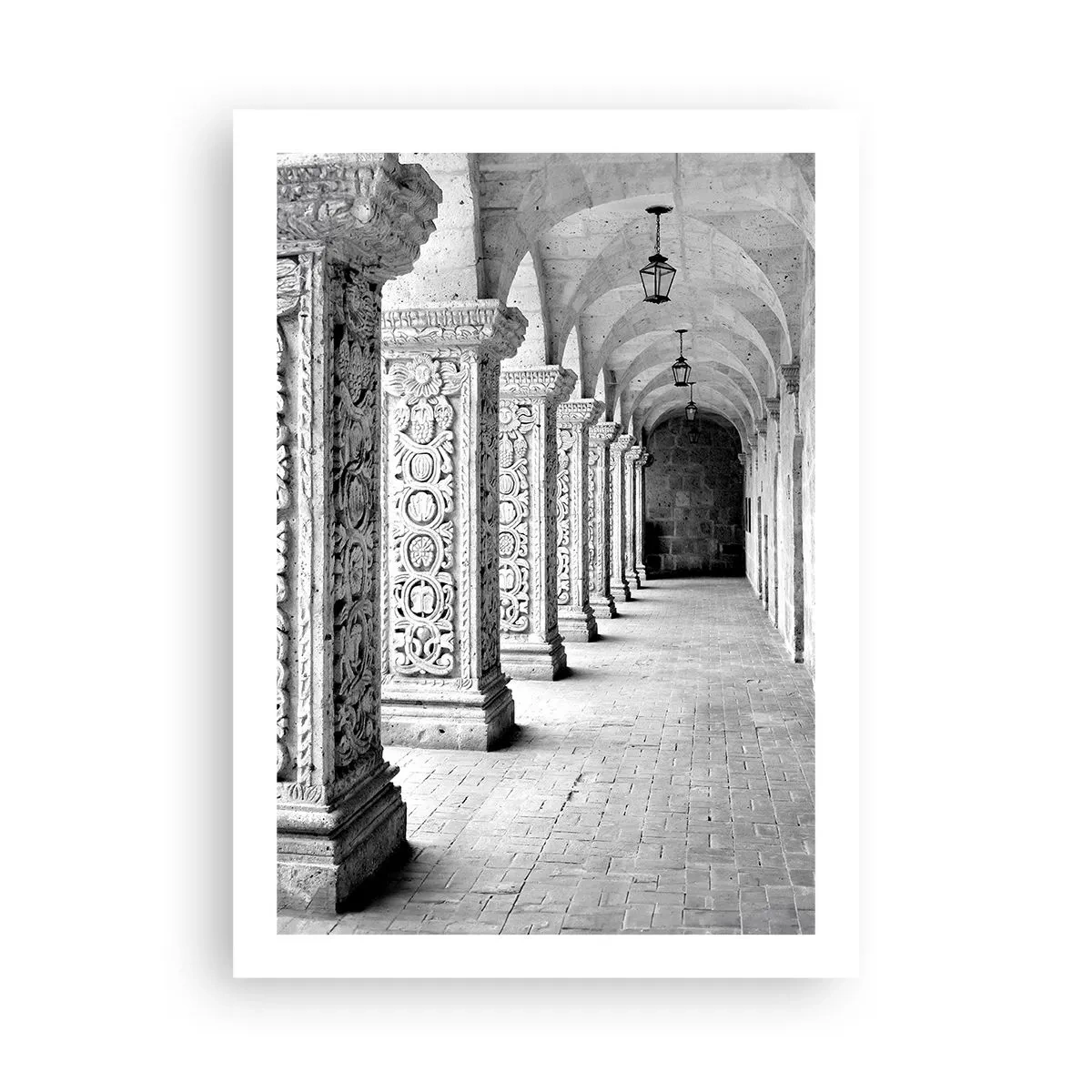 Affiche - Poster - Une photographie en noir et blanc d'un cloître historique avec des colonnes - 50x70cm - Où cela mène-t-il…? - Décoration murale moderne pour le salon et la chambre ARTTOR