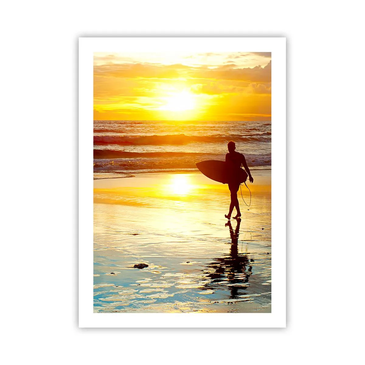 Affiche - Poster - Surfeur marchant sur la plage au coucher du soleil - 50x70cm - Le retour du guerrier - Décoration murale moderne pour le salon et la chambre ARTTOR