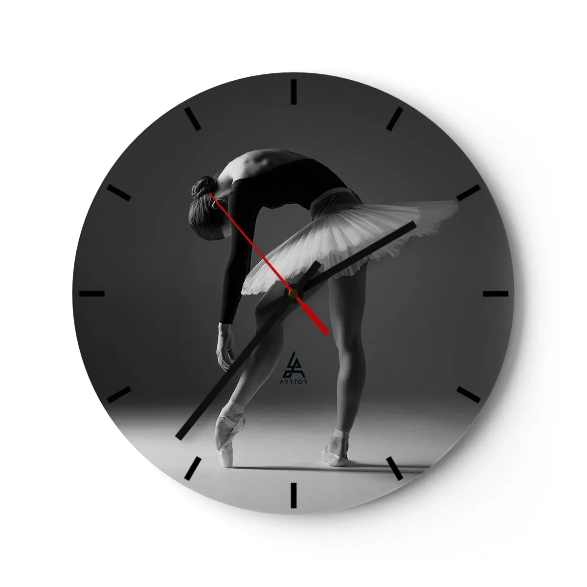 Horloge murale - Pendule murale - Ballerine noire et blanche dans une pose de danse classique - 30x30cm - Belle ballerine - Décoration murale moderne pour le salon, la cuisine et la chambre ARTTOR