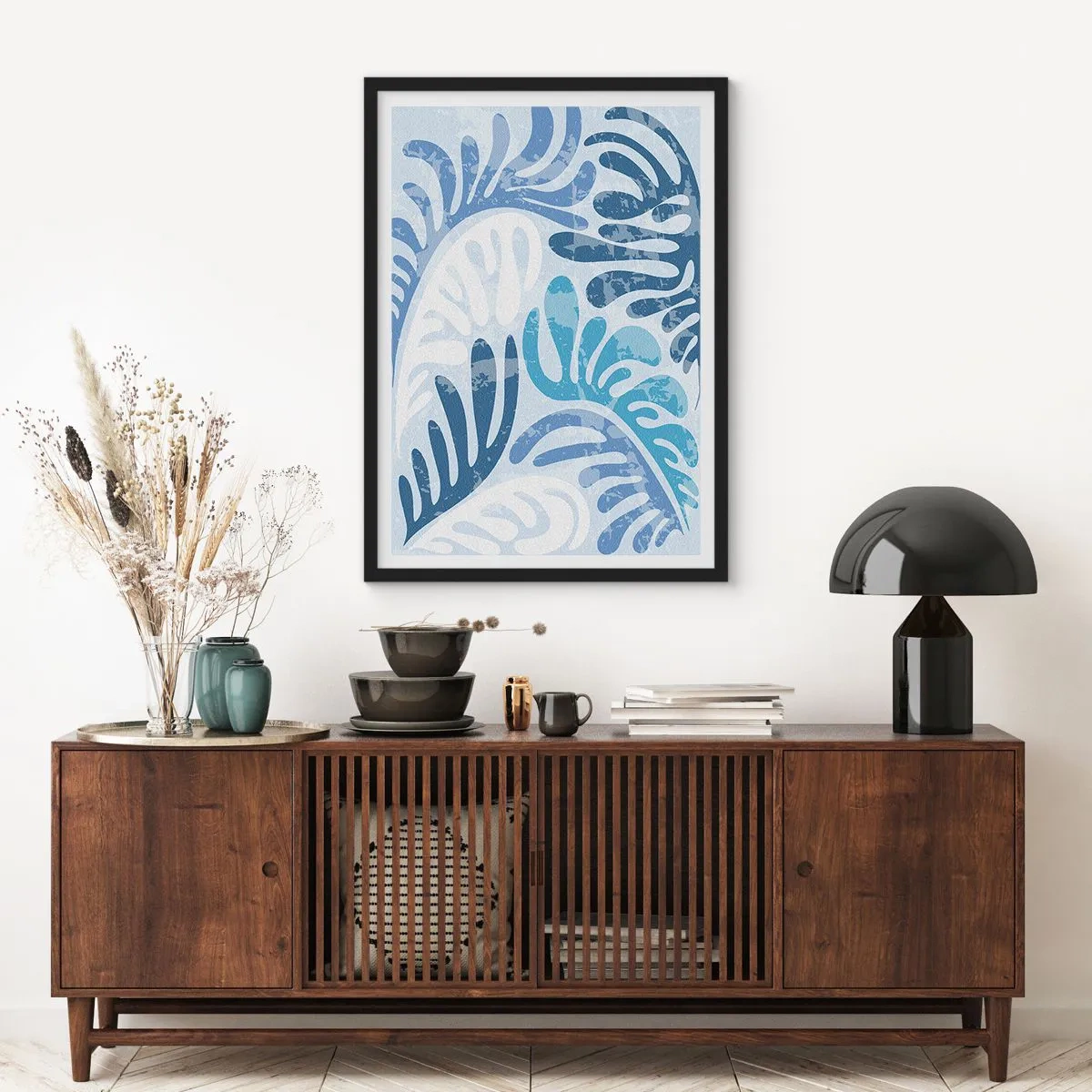Affiche dans un cadre noir - Poster - Composition abstraite de feuilles dans des tons de bleu - 50x70cm - Fougères bleues - Décoration murale moderne pour le salon et la chambre ARTTOR
